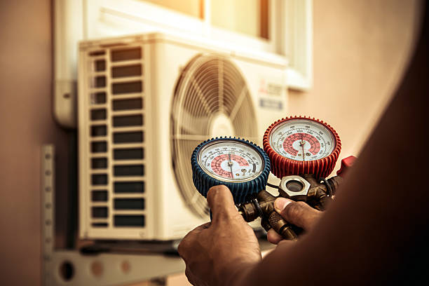 Professional Hvac technician working in Hillside, IL